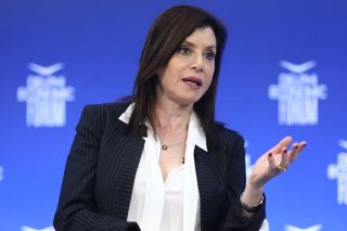 92 κατήγοροι για το email-gate